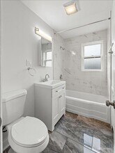 2717 W Berwyn Ave in Chicago, IL - Building Photo - Building Photo