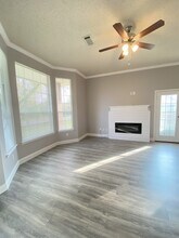 914 S Jefferson St in Pilot Point, TX - Building Photo - Building Photo