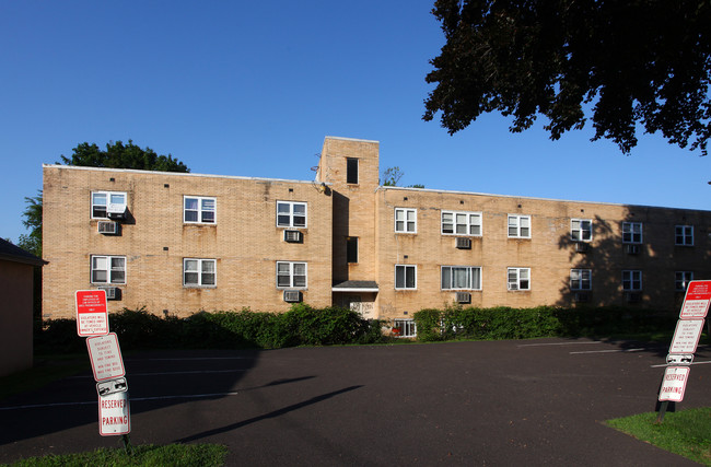 Bustleton Gardens in Philadelphia, PA - Building Photo - Building Photo