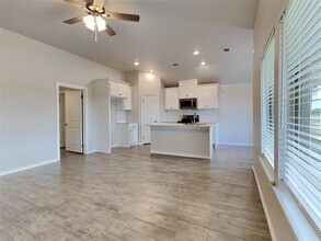 3833 Lynne Ave in Edmond, OK - Building Photo - Building Photo
