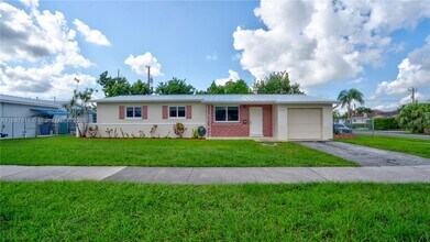 8942 SW 16th St in Miami, FL - Building Photo - Building Photo