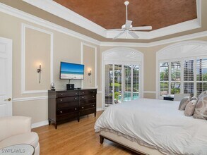 938 Spanish Moss Trail in Naples, FL - Foto de edificio - Building Photo