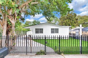 153 NW 42nd St in Miami, FL - Building Photo