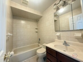 15-25 Utopia Pkwy in Queens, NY - Foto de edificio - Building Photo