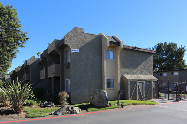 Scripps Poway Villas in Poway, CA - Building Photo - Building Photo