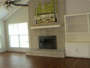 625 Augusta Dr in Huntsville, TX - Foto de edificio - Building Photo