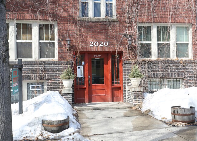 2020 Garfield Ave S in Minneapolis, MN - Foto de edificio - Building Photo
