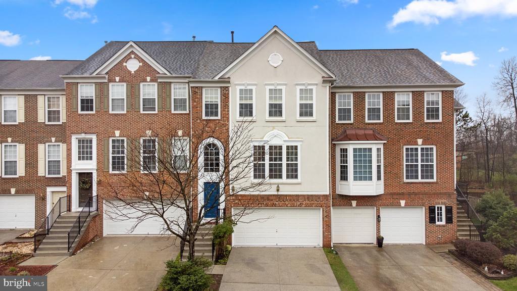 45773 Smoketree Terrace in Sterling, VA - Building Photo