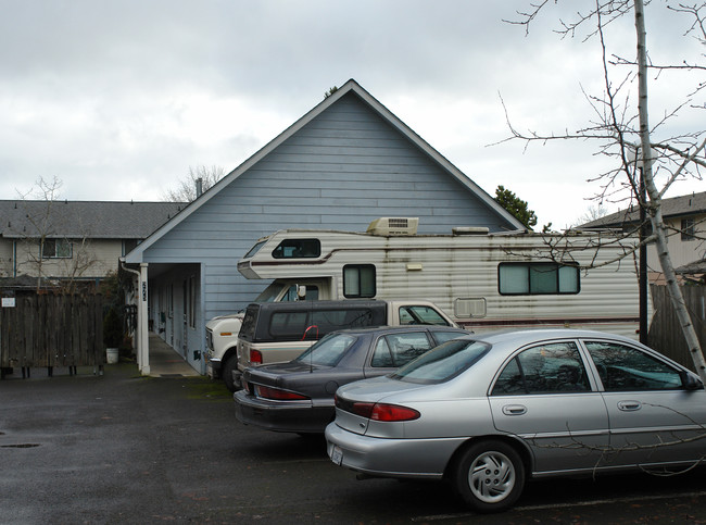 275 S 41st St in Springfield, OR - Building Photo - Building Photo