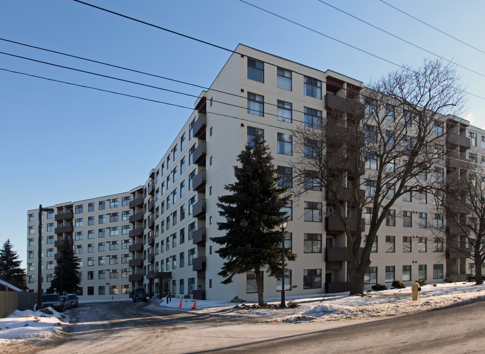 Devonshire Place in Clarington, ON - Building Photo