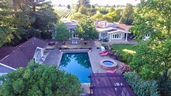 1765 Zinfandel Ln in St Helena, CA - Building Photo