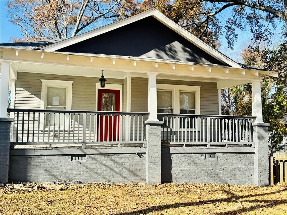 2997 Semmes St in Atlanta, GA - Foto de edificio