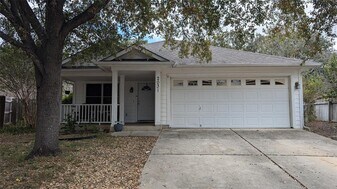 2031 Nevada St in San Marcos, TX - Building Photo