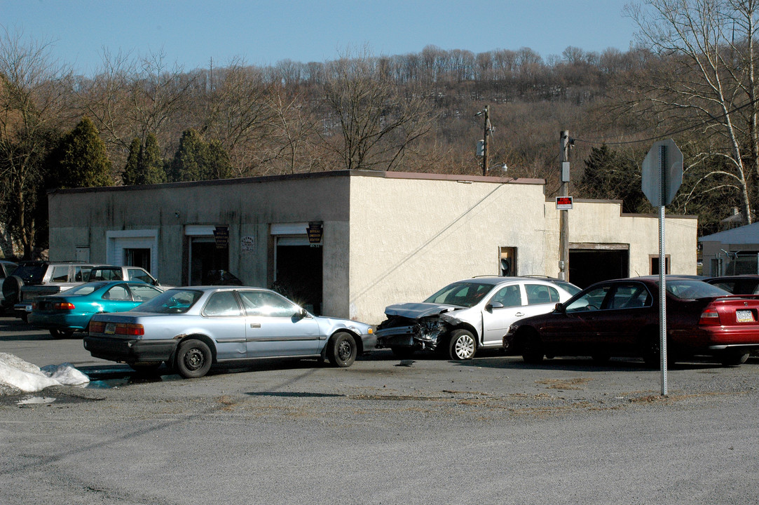 2162 Riverside Dr in Bethlehem, PA - Building Photo