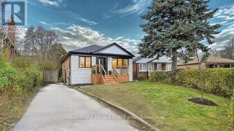 162 Tower Dr in Toronto, ON - Building Photo