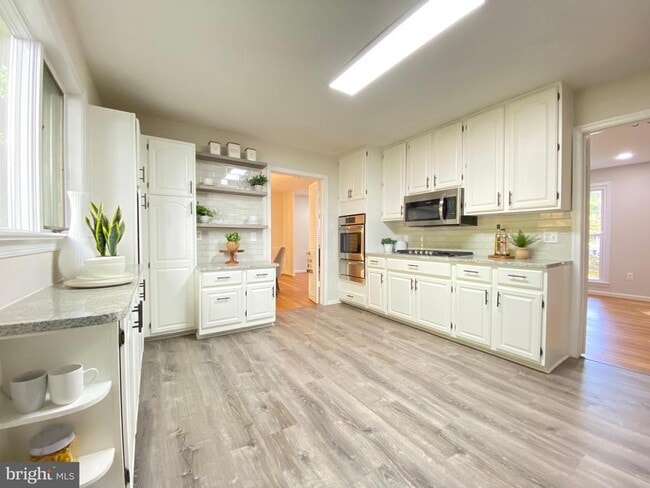 property at 11509 Parkedge Dr