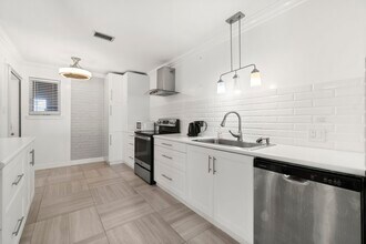 2824 Briarhurst Dr in Houston, TX - Foto de edificio - Building Photo