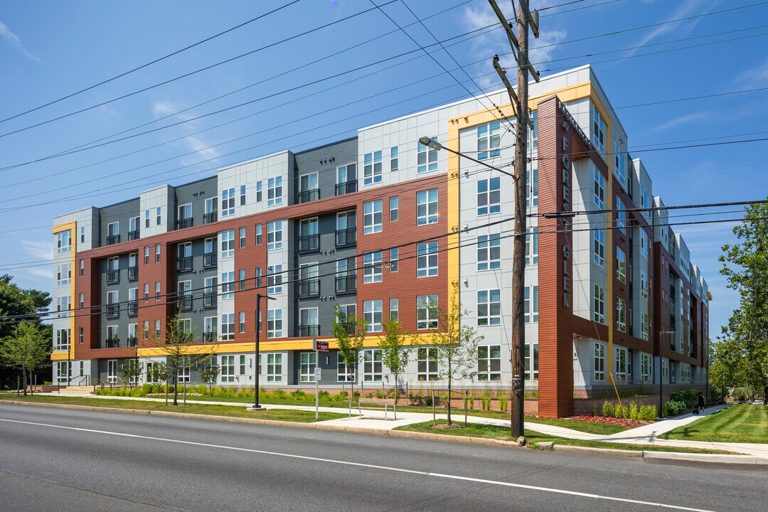 The Residences at Forest Glen in Silver Spring, MD - Foto de edificio