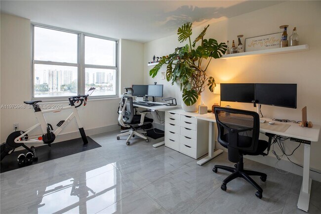 2750 NE 183rd St in Aventura, FL - Building Photo - Building Photo