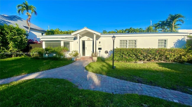 255 Ridgewood Rd in Key Biscayne, FL - Building Photo - Building Photo