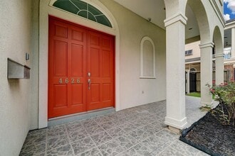 4626 Braeburn Dr in Bellaire, TX - Foto de edificio - Building Photo