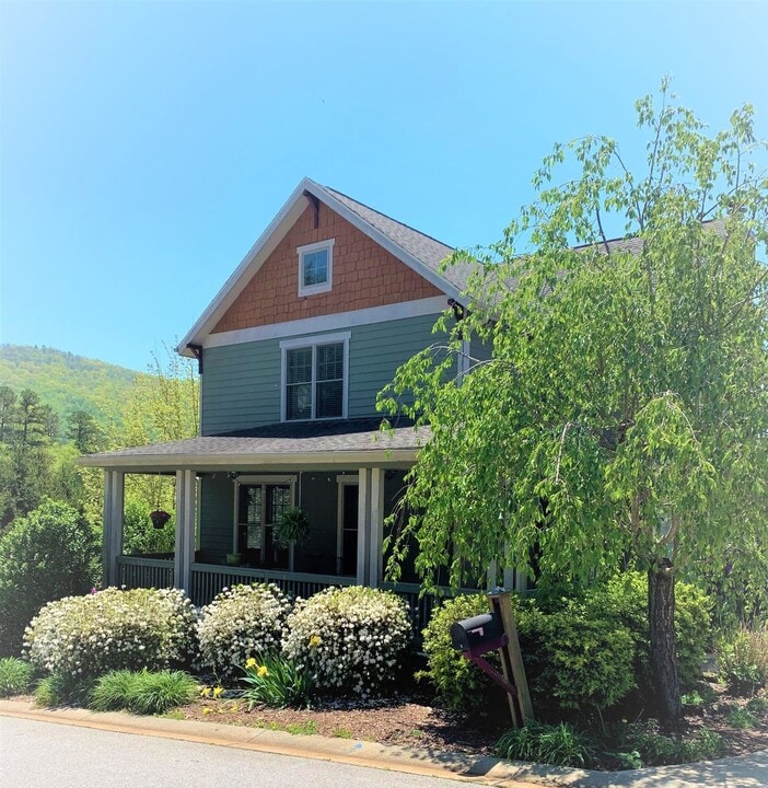 2 Veranda Tr in Asheville, NC - Building Photo
