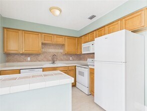 741 Smith St in Sebastian, FL - Foto de edificio - Building Photo