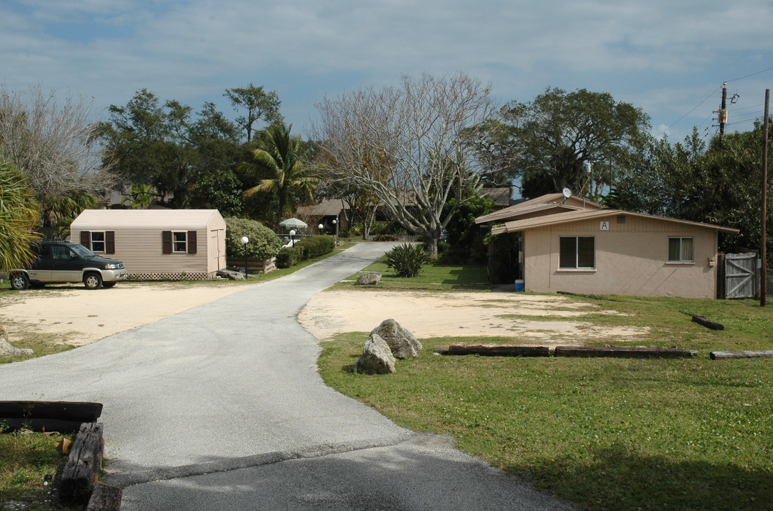 4225 US HIghway 1 in Melbourne, FL - Building Photo