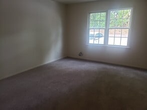 1005 W Lee Rd, Unit 2 in Taylors, SC - Foto de edificio - Building Photo
