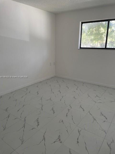 6975 NW 179th St in Hialeah, FL - Foto de edificio - Building Photo