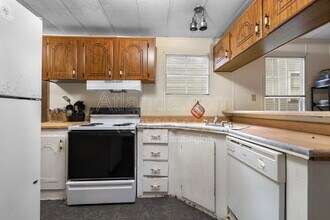 1061 Center St NW in Atlanta, GA - Building Photo - Building Photo