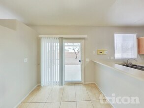 2911 Extravagant Ave in North Las Vegas, NV - Foto de edificio - Building Photo