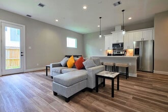 8324 Curry Rd in Houston, TX - Building Photo - Building Photo