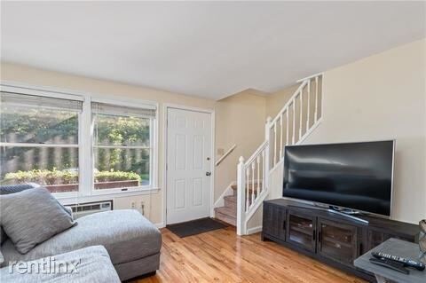 200 Post Rd-Unit -Apt 319 in Warwick, RI - Building Photo