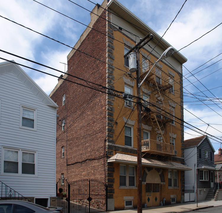 165-167 Oliver St in Newark, NJ - Foto de edificio