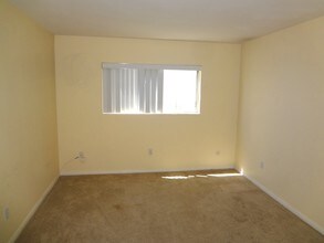 1075 Agate St-Unit -Unit C in San Diego, CA - Foto de edificio - Building Photo