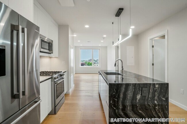 194 Sumner St in Boston, MA - Building Photo - Building Photo