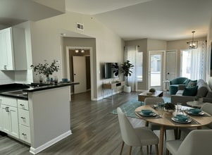 Aqua Bay in Naples, FL - Foto de edificio - Building Photo