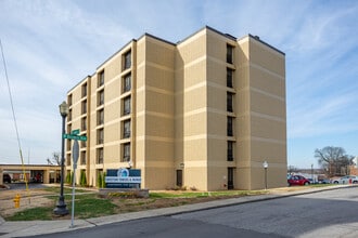 Christian Towers in Gallatin, TN - Foto de edificio - Building Photo