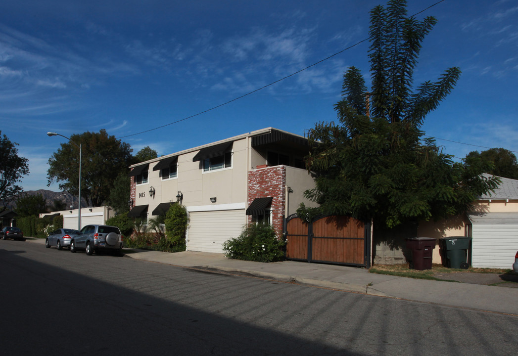 1415 Cosmic Way in Glendale, CA - Building Photo