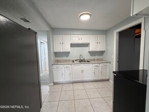 6023 Edgefield Dr in Jacksonville, FL - Building Photo - Building Photo