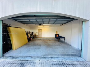 2600 Segovia St in Coral Gables, FL - Building Photo - Building Photo