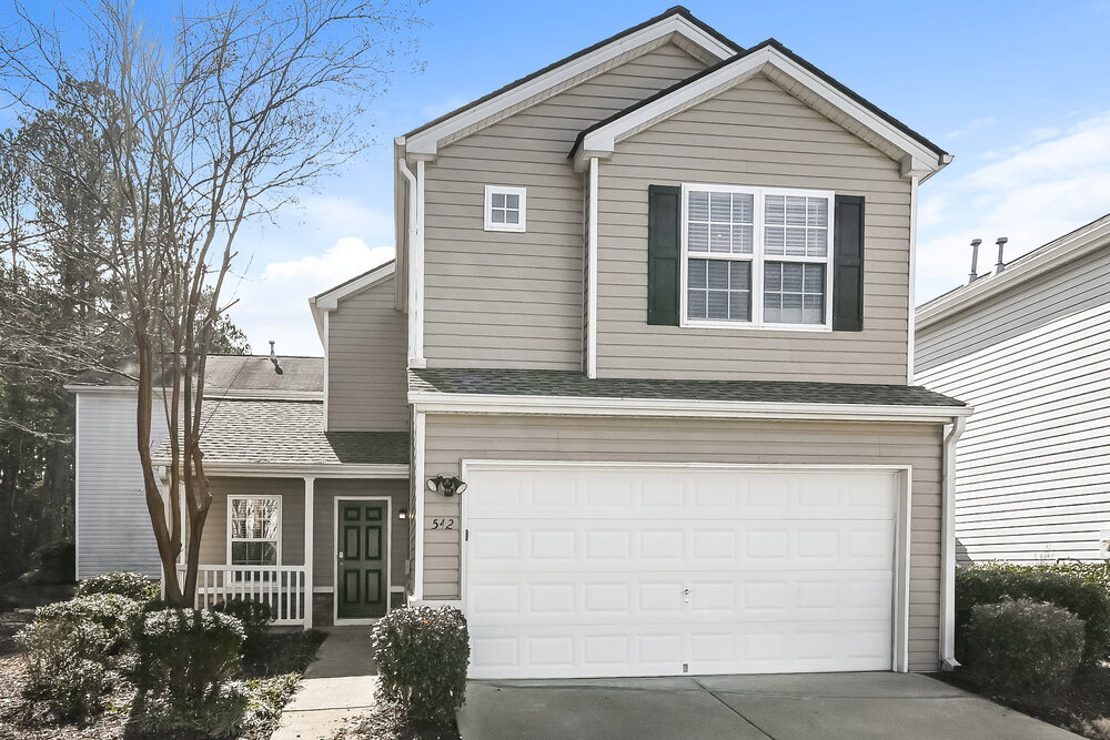 542 W Oaks Dr in Woodstock, GA - Foto de edificio