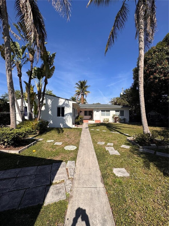 1267 NE 127th St in North Miami, FL - Building Photo - Building Photo