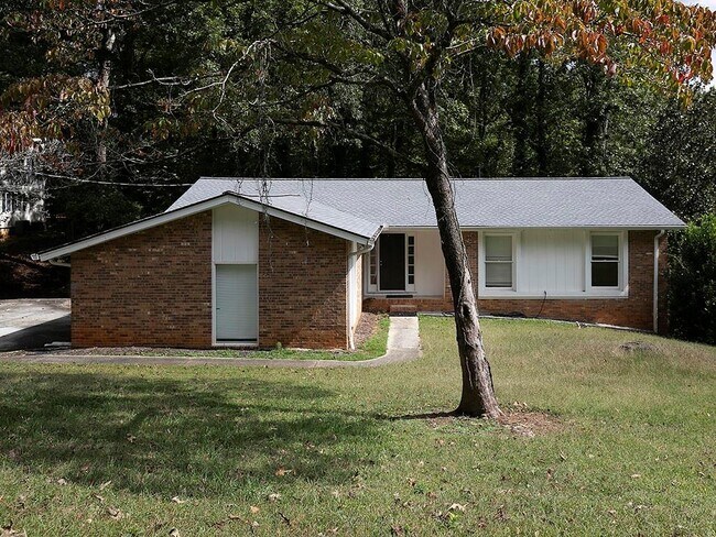 581 Autumn Ln in Marietta, GA - Building Photo - Building Photo