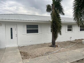 16920 Carmen Ave in Ft. Myers, FL - Building Photo - Building Photo