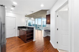 3324 Peachtree Rd NE in Atlanta, GA - Building Photo - Building Photo