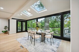 10 Oakridge Ave in Pittsburgh, PA - Building Photo