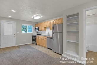 1431 1/2 W Broadway in Eugene, OR - Building Photo - Building Photo