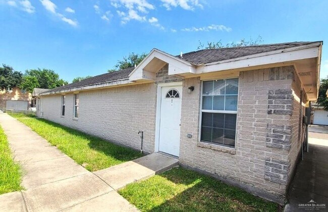 1413 Nassau St, Unit D in Edinburg, TX - Building Photo - Building Photo
